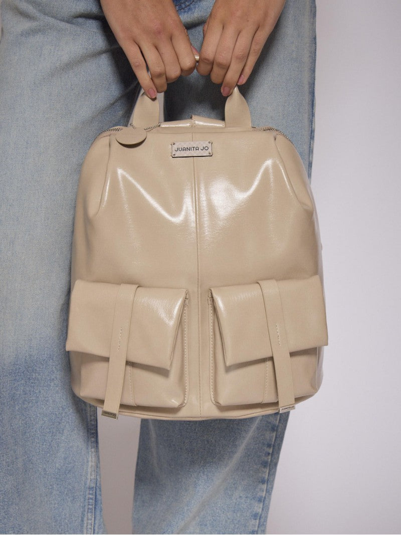 Mochila Visón Efecto Charol Roxie